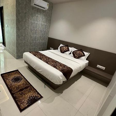 Jp Garden & Lawn Hotel Sasupāda Esterno foto